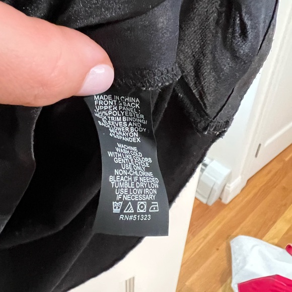 Vince Camuto blouse (S) fits like M/L - Picture 5 of 5